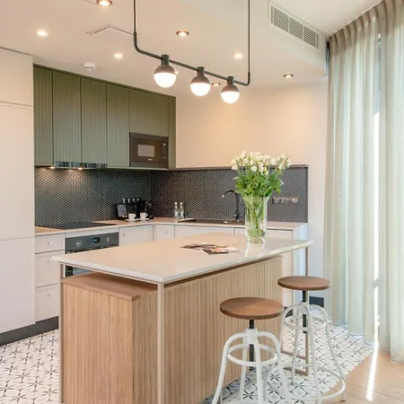 Inqse Marina アパートホテル