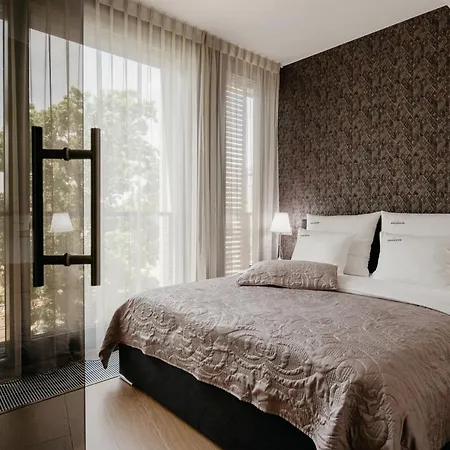 Inqse Marina アパートホテル