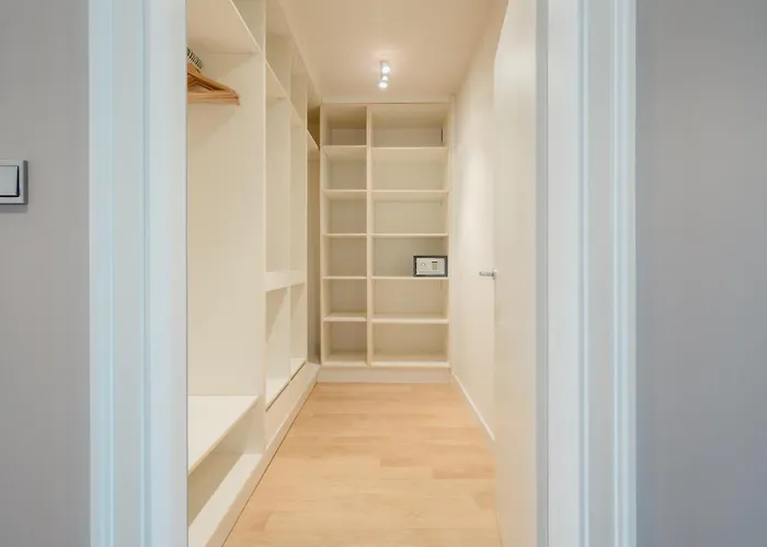 Inqse Marina Aparthotel 4*